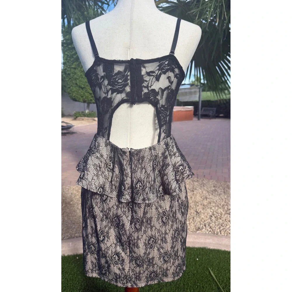 Bebe Black Floral Lace Peplum Mini Dress Sweetheart Neck Cutout Back Sz Large